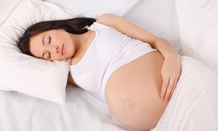 Sự phát triển của thai nhi là nguyên nhân chính ảnh hưởng đến giấc ngủ của mẹ bầu