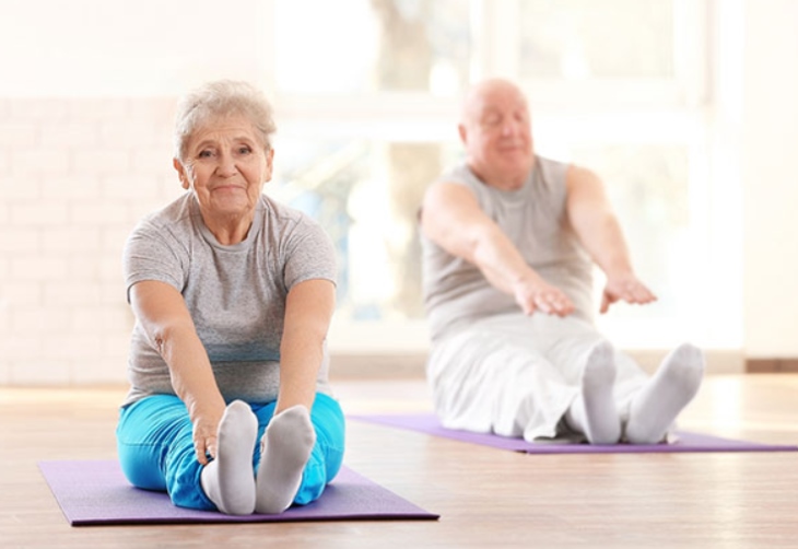 Người cao tuổi tập Yoga duy trì sức khỏe