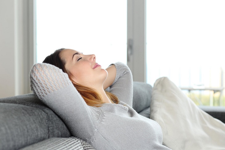 Nghỉ ngơi thư giãn đúng cách sẽ giúp bạn cải thiện tình trạng mất ngủ bị giảm cân