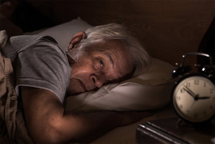 Khó ngủ, ngủ không sâu giấc thường gặp nhiều ở người cao tuổi