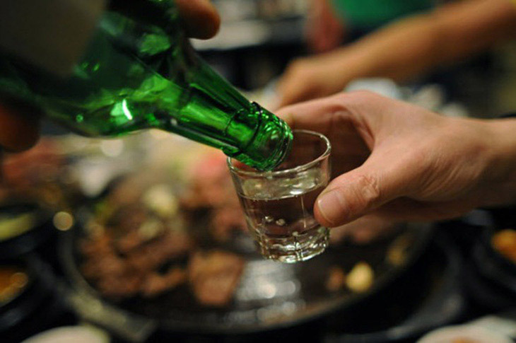 Sử dụng quá nhiều rượu bia sẽ gây ra đau đầu vận mạch