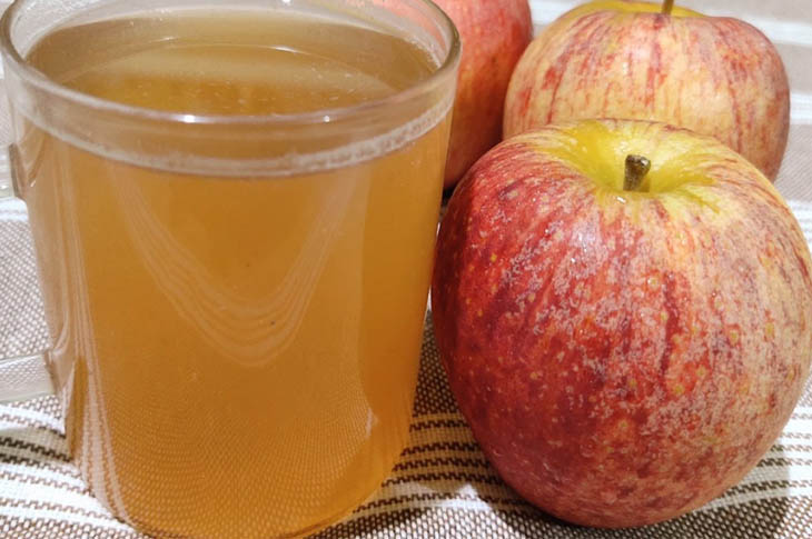 Đau đầu nên uống gì? Bạn có thể dùng nước ép táo