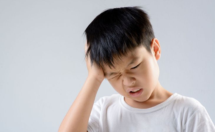 Triệu chứng đau đầu ở trẻ em ngày càng phổ biến, gây hoang mang, lo lắng