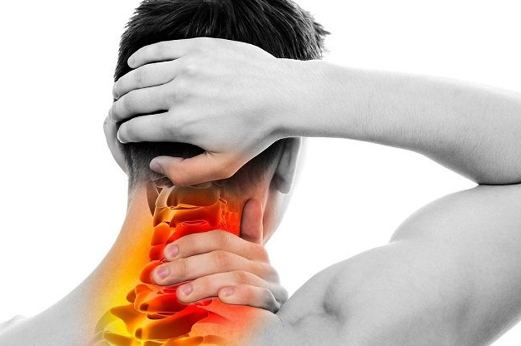 Nhiều người đau đầu ù tai do chấn thương ở cổ hoặc đầu