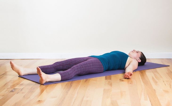 Bài tập yoga ở tư thế xác chết mặc dù đơn giản nhưng sẽ giúp thư giãn toàn bộ cơ thể
